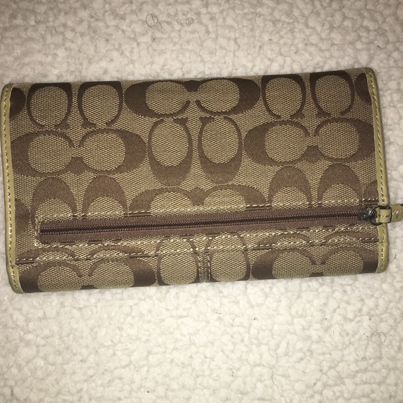 Coach - Picture 2 of 7